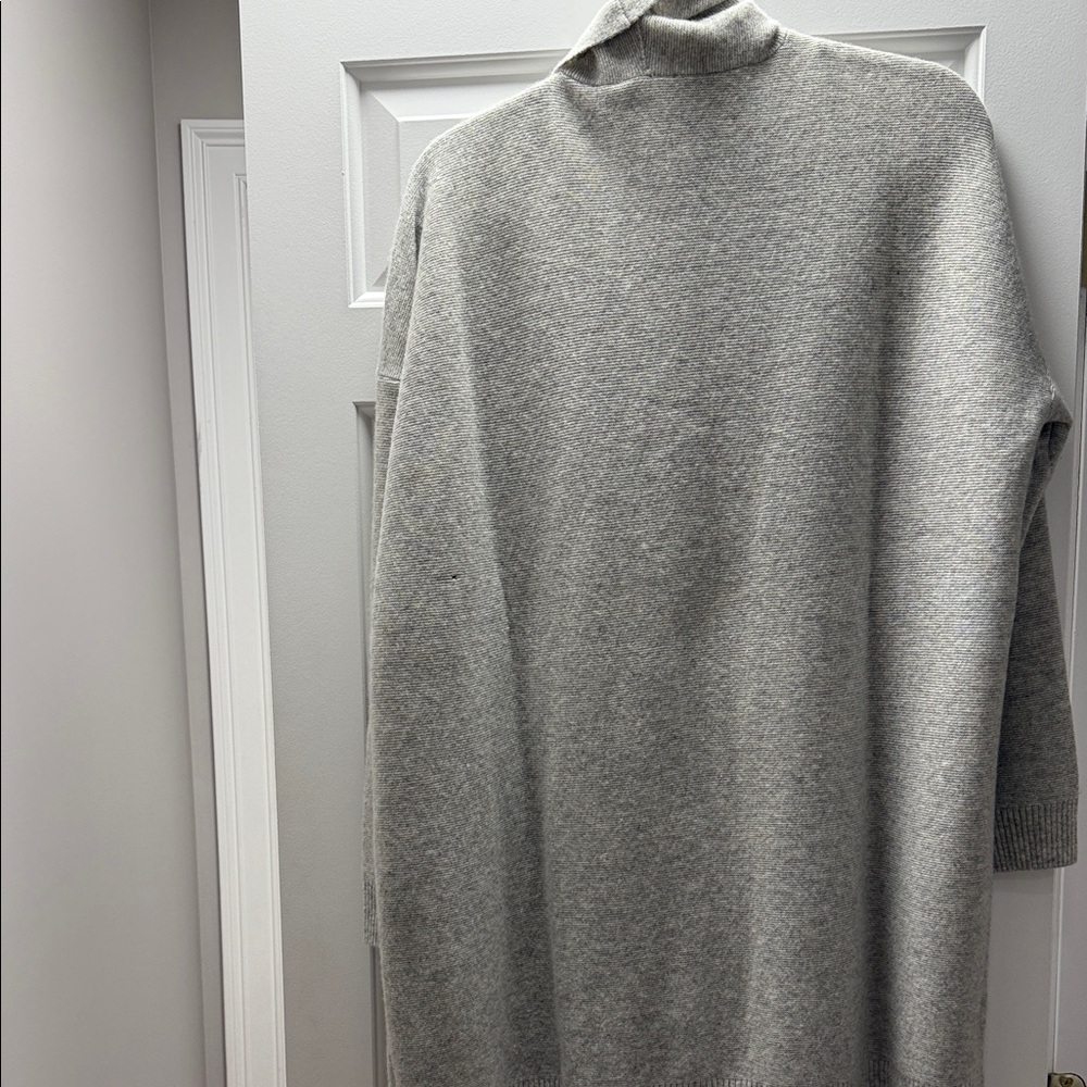 Cozy Gray Women's Cashmere Cardigan - Picture 6 of 6